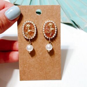 Pearl drop earrings S147